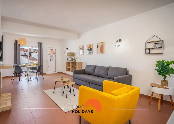 #170 Pateo Flat By Home Holidays
